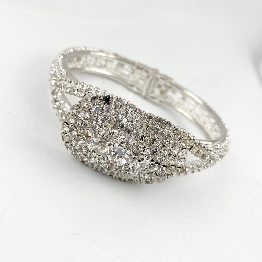 Vintage Silver tone Encrusted Clear Rhinestone Clamper Cuff Bracelet. Bridal - Picture 8 of 8